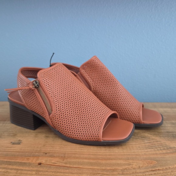 Frye Shoes - Frye and Co. Womens Oasys Sandal Slingback Cognac Perforated Block Heel Size 10M